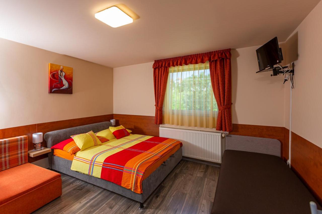 Erika Vendeghaz Hotel Eger Exterior photo
