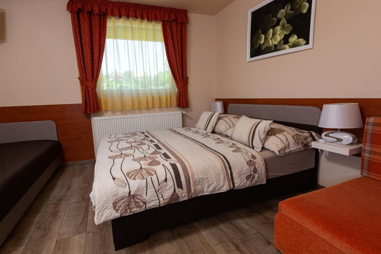 Erika Vendeghaz Hotel Eger Exterior photo
