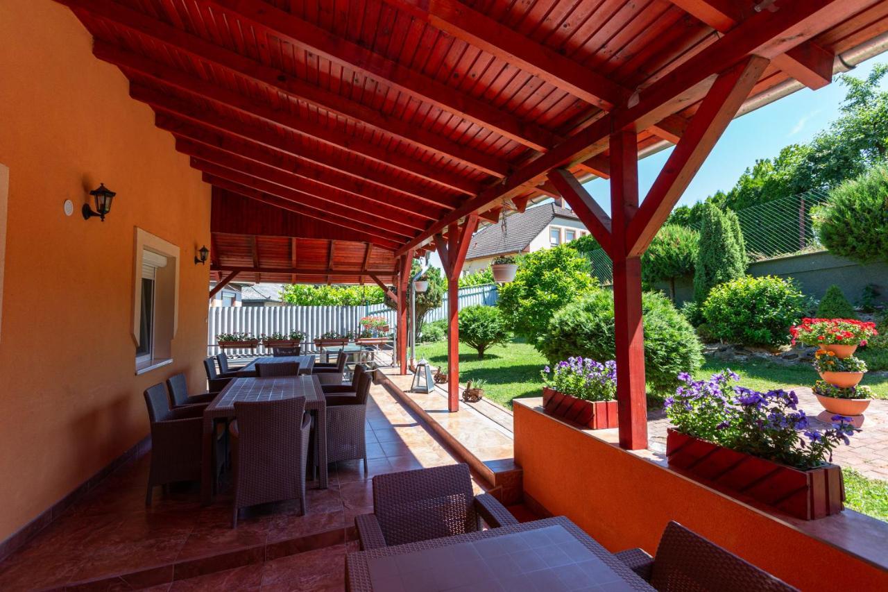 Erika Vendeghaz Hotel Eger Exterior photo